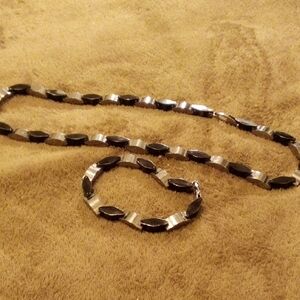 Chic Women's Black and Silver Necklace